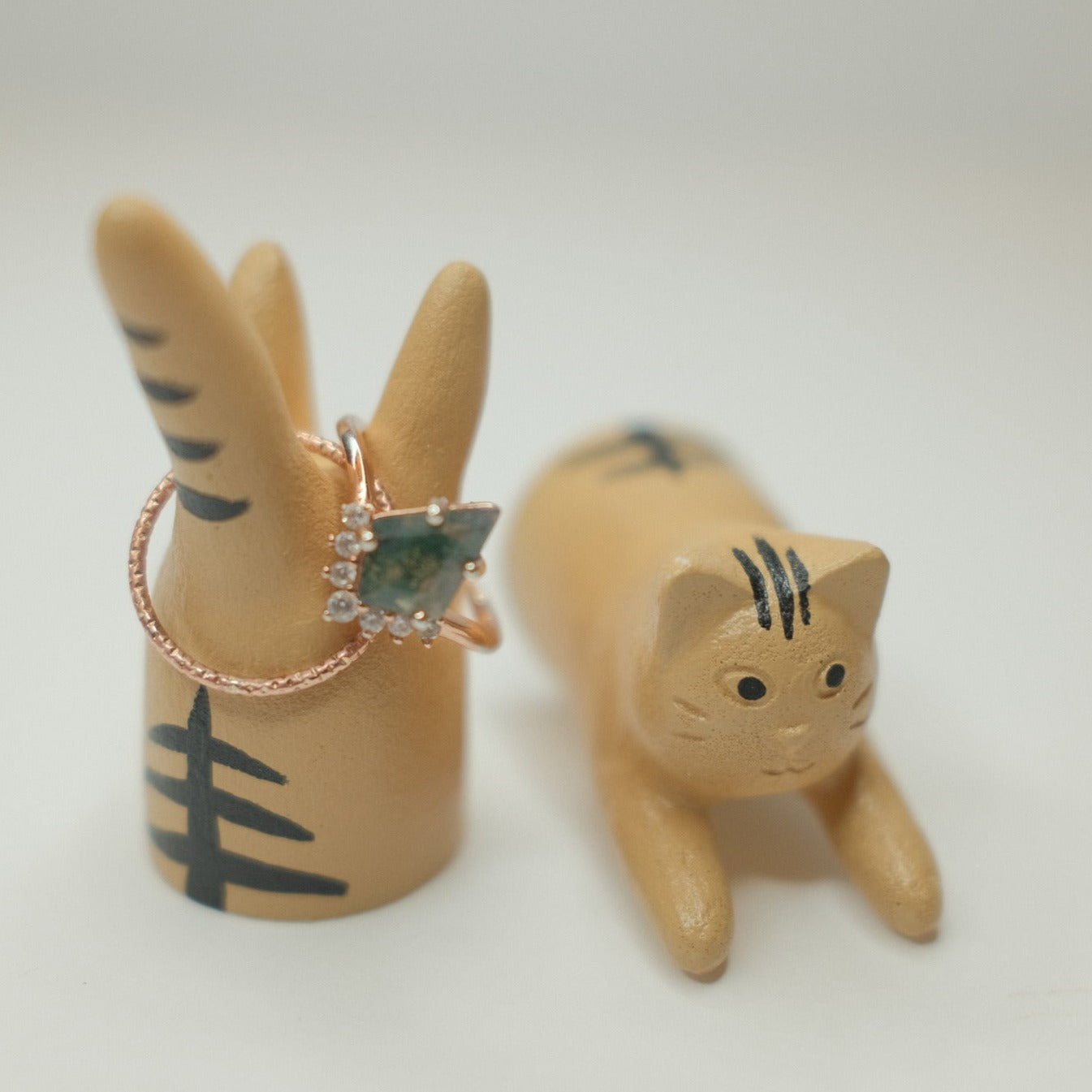 BAP-Jumping Cat Ring Stand